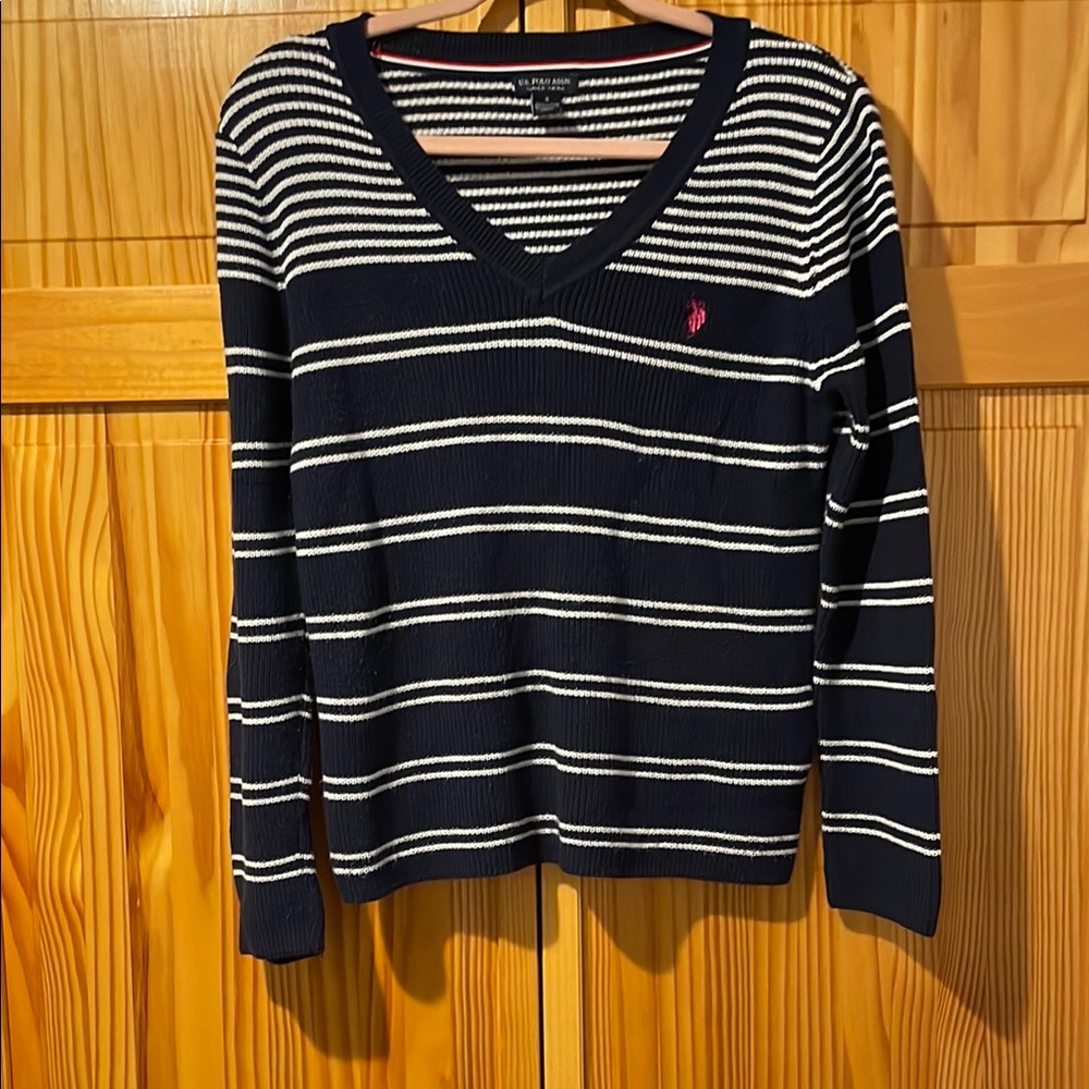 Ralph Lauren woman’s Classic Navy and White V-Neck Sweater